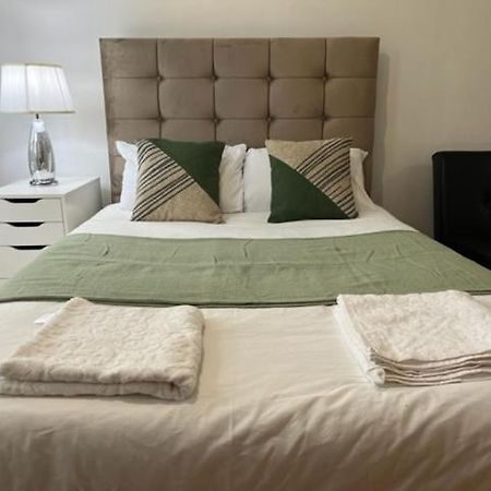 Ensuite With Kitchen Ext Large Room With Balcony In Zone 2 伦敦 外观 照片