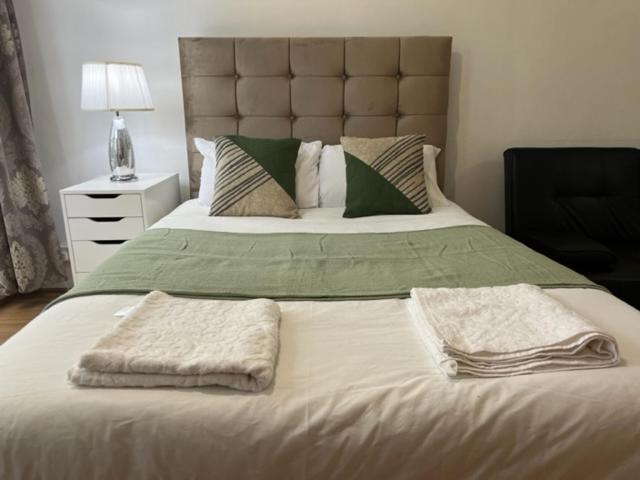 Ensuite With Kitchen Ext Large Room With Balcony In Zone 2 伦敦 外观 照片